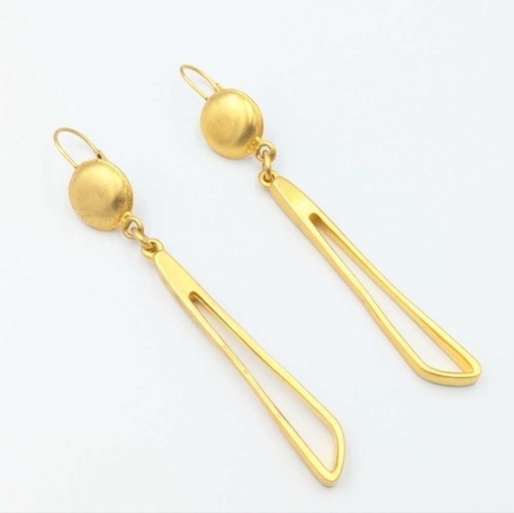 5/25$  Vintage long matte gold geometric clip on earrings